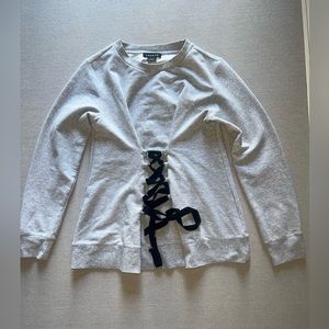 Women’s heather gray sweatshirt.